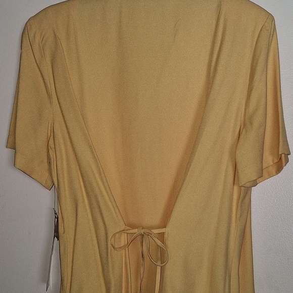 Radcliffe Blouse SzXL Ladies Gold Short Sleeves Covered Buttons Tie Back NWT - Picture 8 of 8
